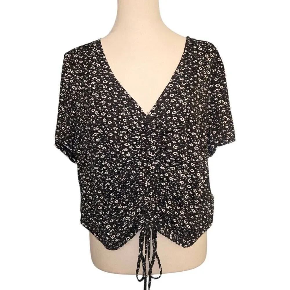 Shein Curve Women's PLUS Size 3XL Black Floral Crop Top